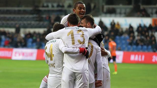 Sivasspor, Medipol Başakşehir'i 1-0 mağlup etti