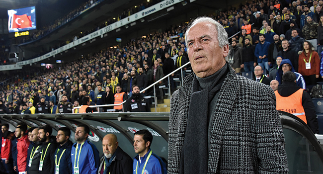 Mustafa Denizli: Fenerbahçe'den alınmış 1 puan esasında kayıp 2 puandan önce gelir