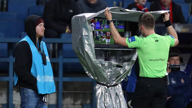 UEFA, Şampiyonlar Ligi'nde son 16 turundan itibaren VAR'ı kullanma kararı aldı