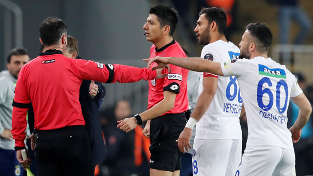 Kasımpaşa, Fenerbahçe maçının tekrarıyla ilgili başvuru kararını bu akşam verecek