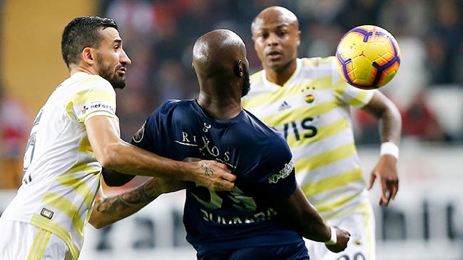 Fenerbahçe deplasmanda Antalyaspor ile 0-0 berabere kaldı