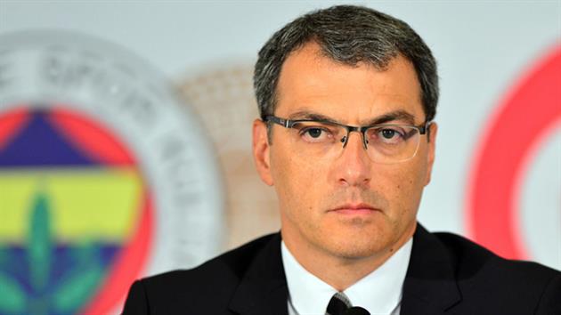 Damien Comolli, Samandıra'daki hibrit olan çim sahayı bozdu