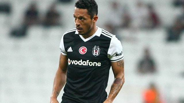 Adriano'nun sezon sonunda futbolu bırakacağı iddia edildi