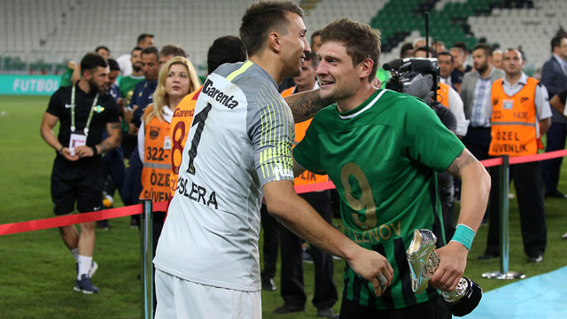 Yevhen Seleznyov Galatasaray'a gelebilmek için tüm teklifleri reddediyor