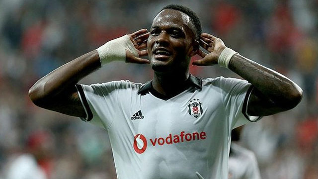 Cyle Larin ligi bekliyor