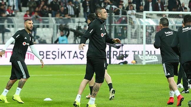 Burak Yılmaz'a hem destek hem protesto