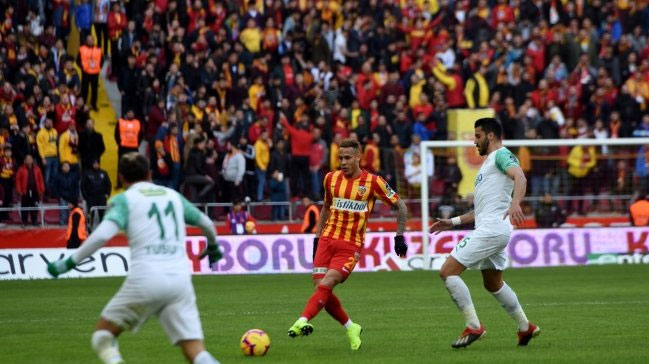 Kayseri'de 2 gol, 1 kırmızı var! Kazanan yok