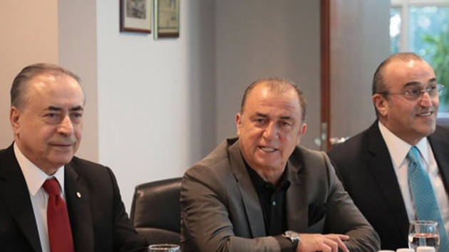 Galatasaray yönetimi 'ibra krizi'nin takıma yansımaması için Florya'ya kamp kuracak