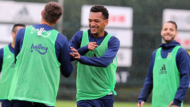 Galatasaray derbisi hazırlıklarını sürdüren Fenerbahçe, pas ve taktik çalıştı