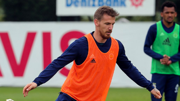 Serdar Aziz ve Victor Moses takımla çalıştı