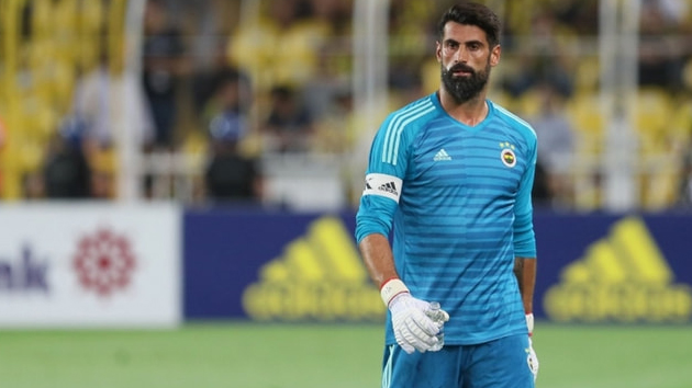 PFDK'dan Fenerbahçeli Volkan Demirele 3 maç ceza