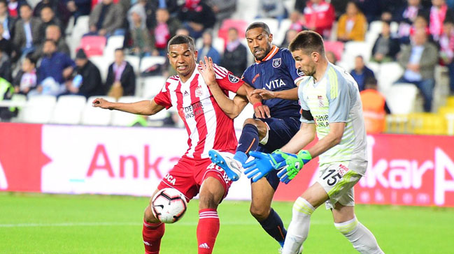 Medipol Başakşehir deplasmandan bir puanla döndü