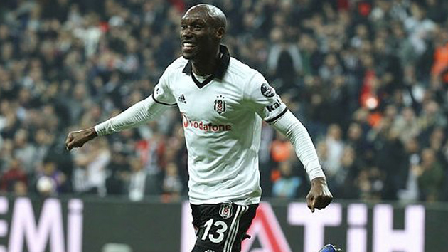 Beşiktaş, Atiba'yla 1 yıl daha devam kararı aldı