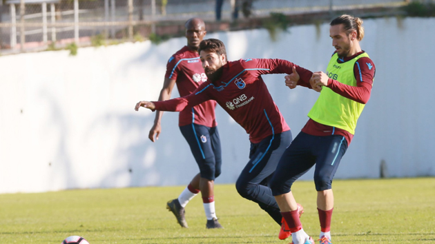 Trabzonspor'da tecrübeli futbolcu ile yollar ayrılıyor