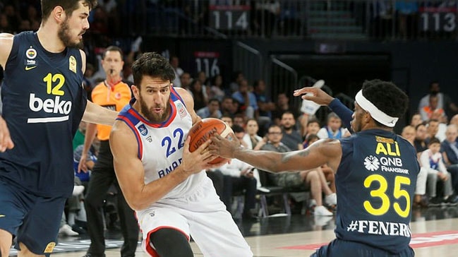 Anadolu Efes seride öne geçti
