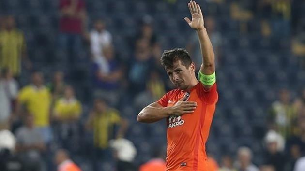 Emre Belözoğlu transfere el attı!