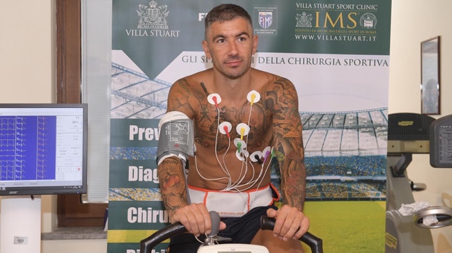 Fenerbahçe'nin gündemindeki Aleksandar Kolarov sağlık kontrolünden geçti