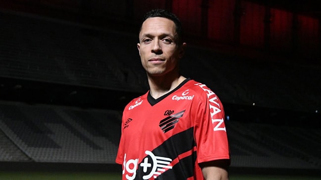Adriano'nun yeni takımı resmen açıklandı