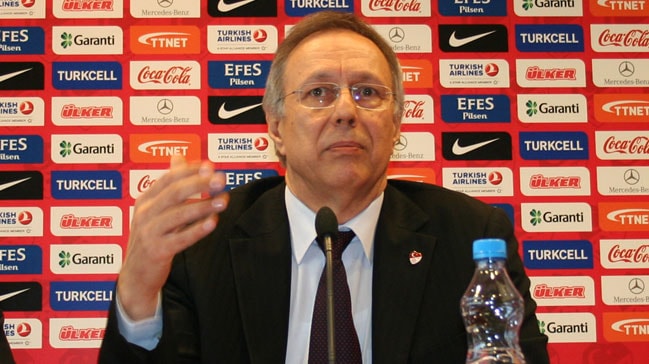UEFA'dan Oğuz Sarvan ve Sabri Çelik'e görev