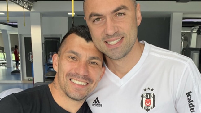 Bologna ile anlaşan Gary Medel, takımla vedalaşıp tesislerden ayrıldı