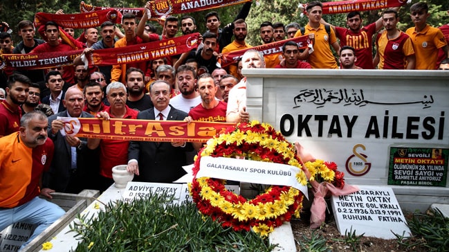 Metin Oktay, vefatının 28. yıl dönümünde kabri başında anıldı