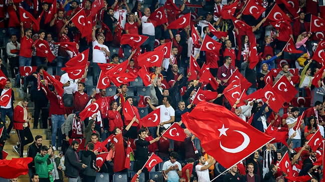 Bu akşam Paris'te 40 bin Türk olacak!