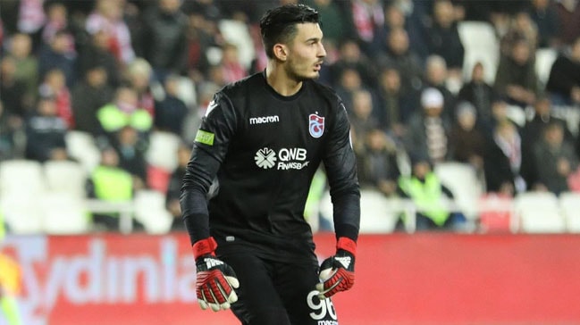 Trabzonspor’un genç kalecisi zirveye oynuyor