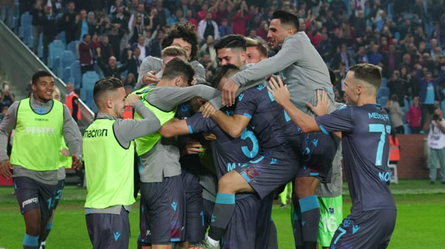 10 kişi Trabzonspor, üç puanı almayı bildi