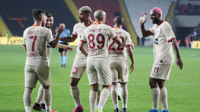 Galatasaray'dan zorlu fikstüre 3-5-2 taktiği!
