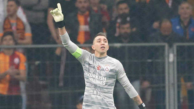 Galatasaray yönetiminden Muslera'ya özel teklif!