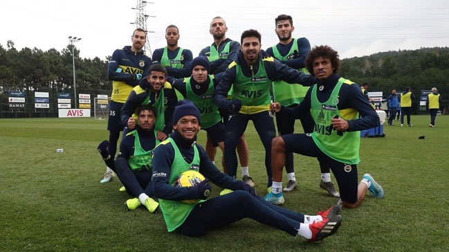 Fenerbahçe Antalya'da yapacağı devre arası kampını 3 gün süreyle uzattı