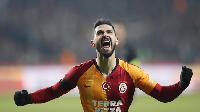 Emre Akbaba'nın performansı parmak ısırtıyor